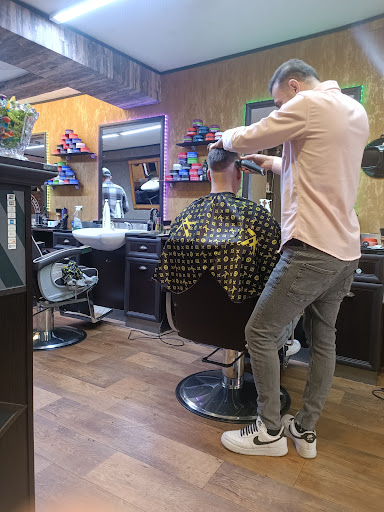 Akid's Barbershop - Visual