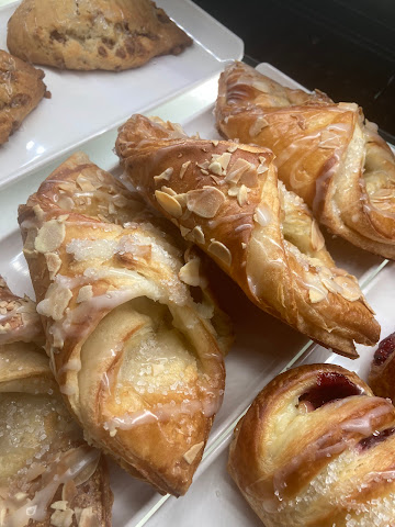 Sara's Bakery - featuring Tipsy Pies by null