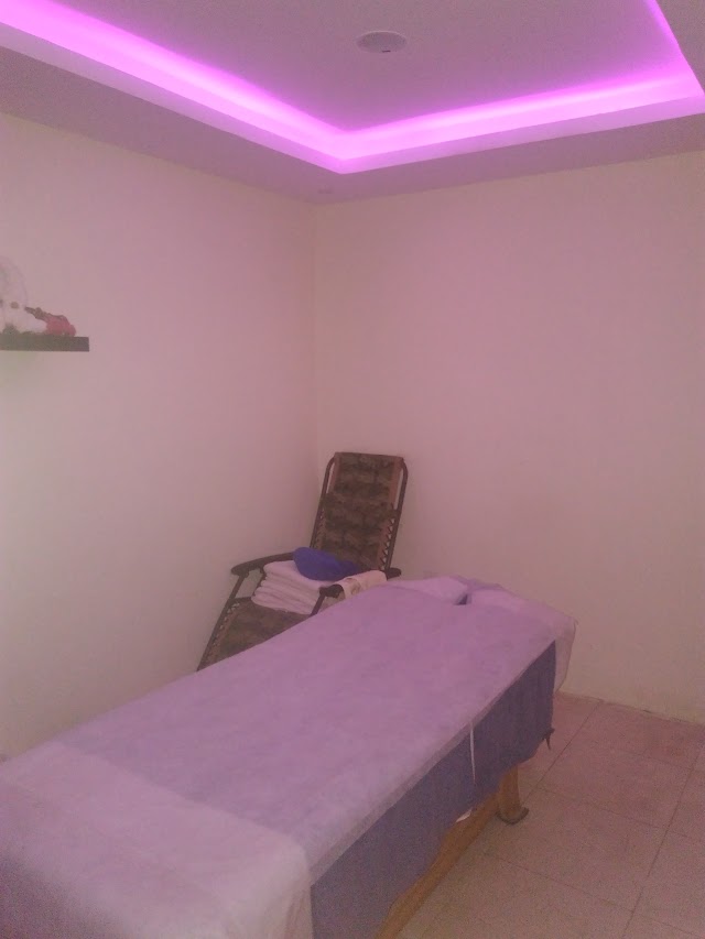 Fingers comfort massage center
