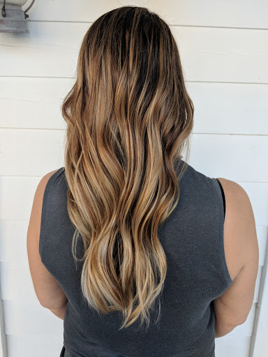 Shades of Red Salon - Thumbnail