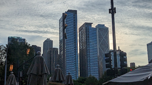 Uber Navy Pier West - Thumbnail