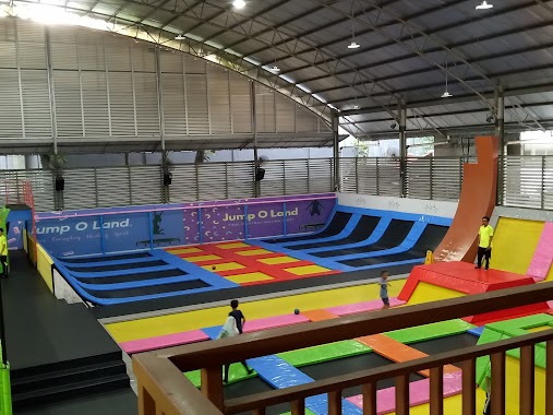 Jump O Land Indoor Trampoline Park, Author: Chika Chika