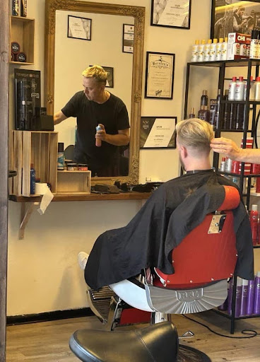 Br Barber & Frisør