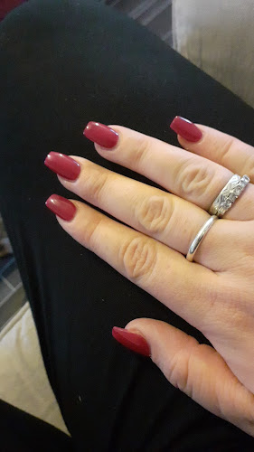 California Nails - Beauty salon