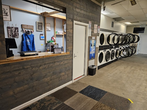 Oak Tree Village Laundry Logo