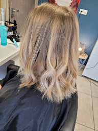 Photo n°5 de L'essenti'elle à Pruniers-en-Sologne (Salon de coiffure)