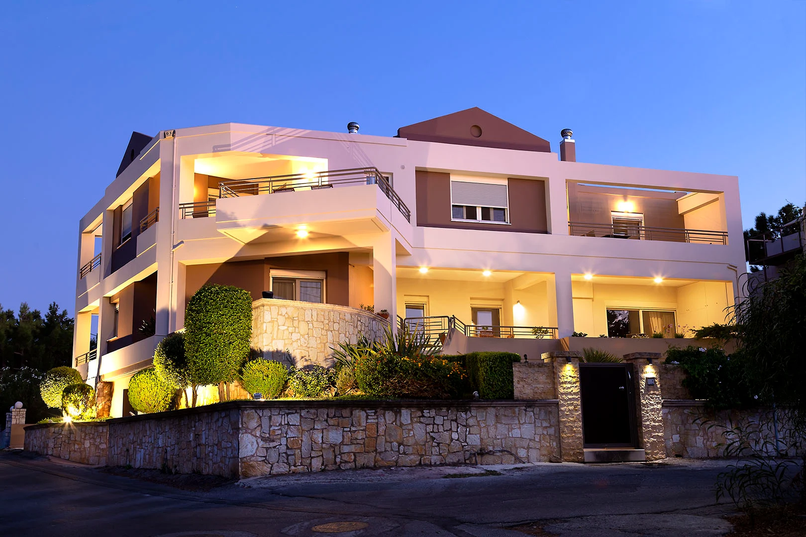 LOTOS Luxury Apartments
