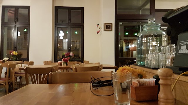 Zula Hummus Café