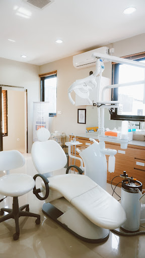 Praktek Dokter Gigi Smyle Dental Studio Bali