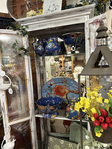 Blooms & Blossoms Florist Gifts & Gourmet - Thumbnail