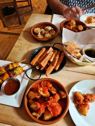 De Nada Tapas - Visual