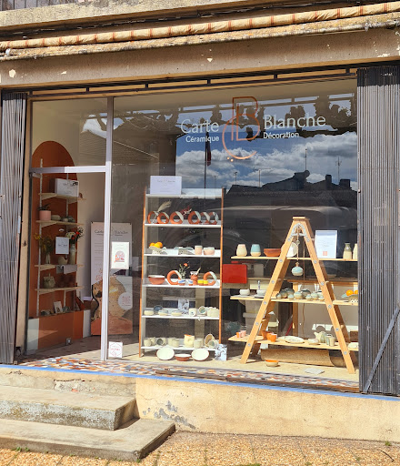Photo de Poterie Thiébaut - Camille Thiébaut à Laroque-Timbaut (47340)