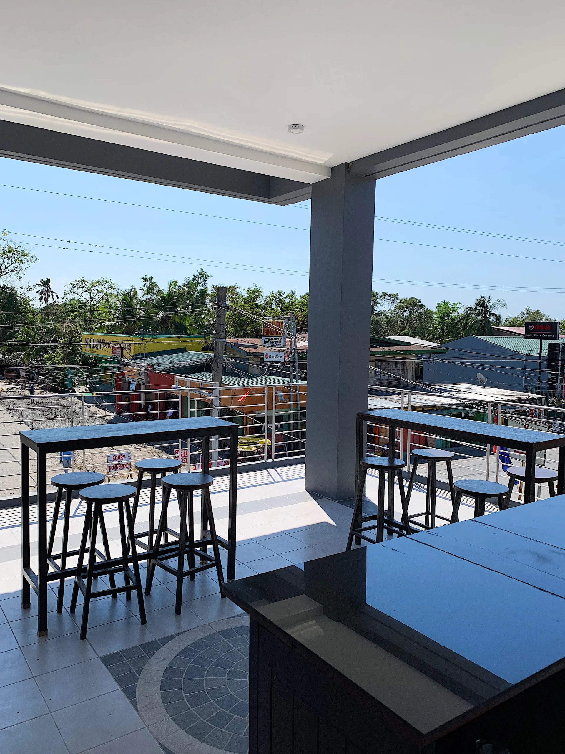 Apo Reef Travellers Hotel