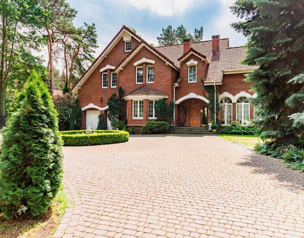 Luxuria Property Ltd