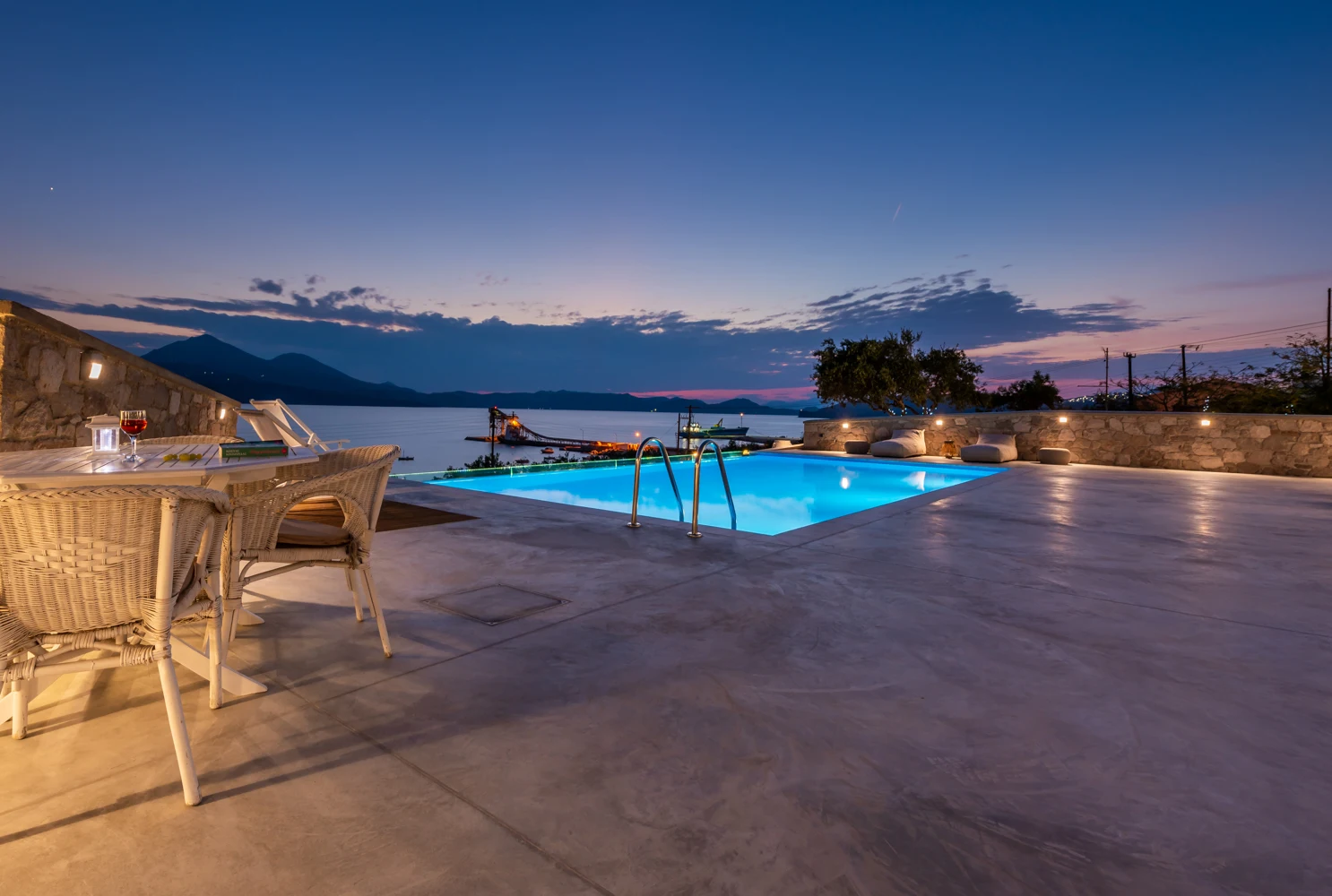 Anemi Suites