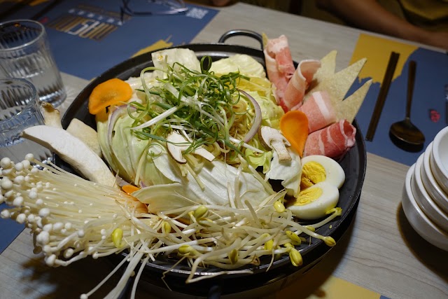Masida韓食堂 高雄韓式料理/高雄韓式炸雞/高雄推薦必吃部隊鍋/高雄人氣年糕鍋/高雄韓式石鍋拌飯