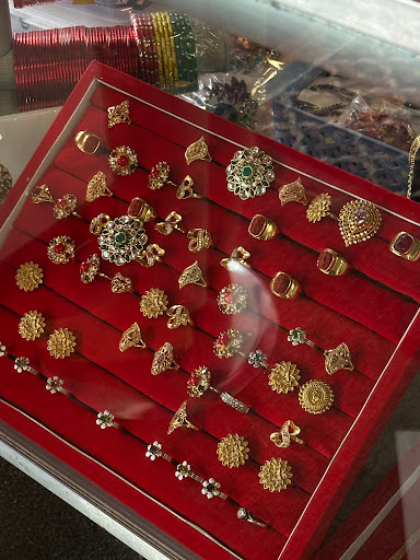 Maya's Collection - Visual