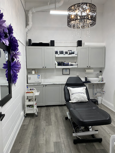 Mirror Mirror Beauty Salon & Spa - Thumbnail