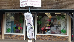 Photo n°24 de Coiffure des Arcades à Saint-Lubin-des-Joncherets (Salon de coiffure)