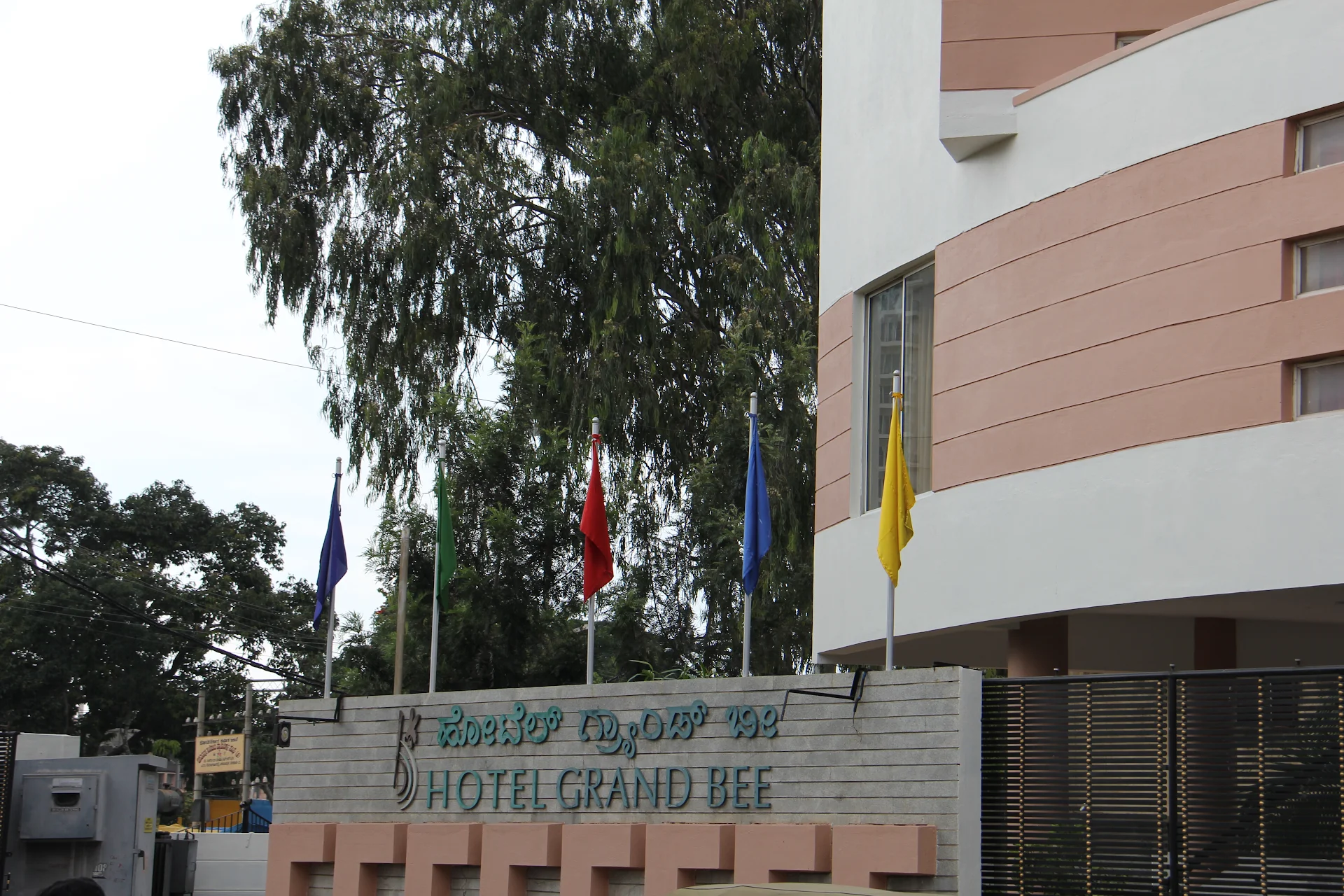 Hotel Grand Bee