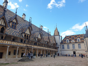 Photo n°7 de Camping Vert Auxois : Camping au bord du Canal de Bourgogne avec piscine / Côte d'Or à Pouilly-en-Auxois (Terrain pour camping-cars)