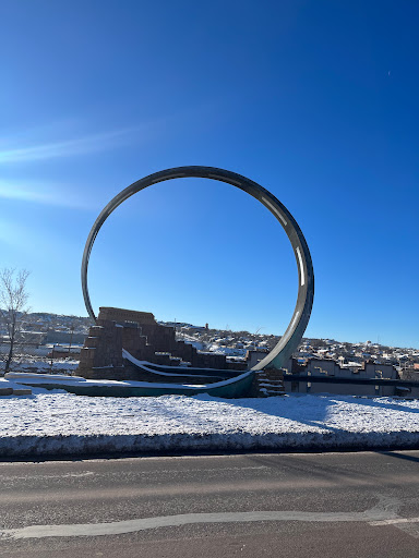 Route 66 loop statue