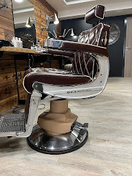 Photo n°15 de Le Salon Des Hommes à Châtillon-sur-Chalaronne (Barbier)