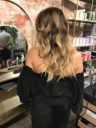 Photo n°35 de OIKO Colorist à Ajaccio (Salon de coiffure)