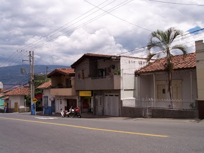 Photos of Sint&eacute;tica court Barrio Cristobal