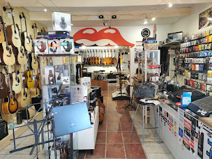 Photo n°22 de music satisfaction à Pernes-les-Fontaines (Magasin d'instruments de musique d'occasion)