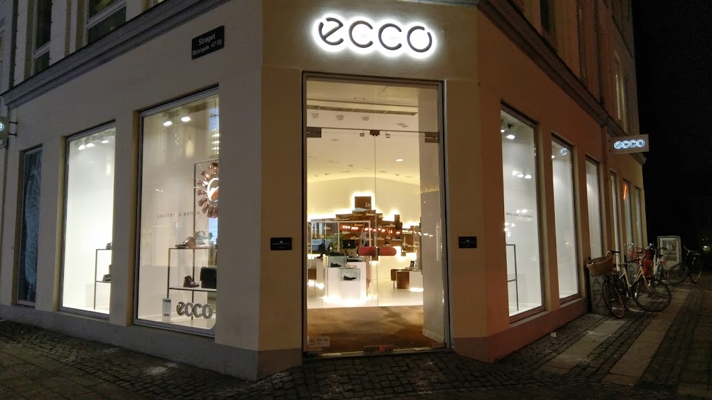 ECCO, København — Østergade, telefon 33 35 åbningstider