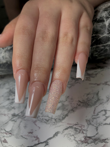 Emi's Nails - Visual