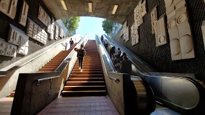 24th St Mission BART Plaza