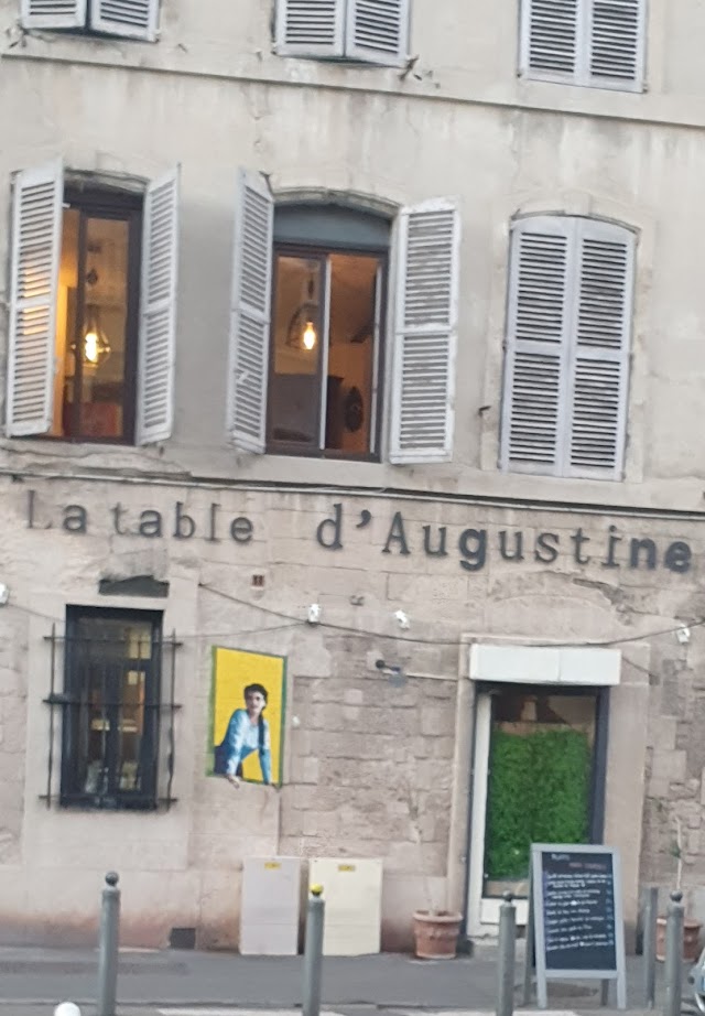 La table d'Augustine