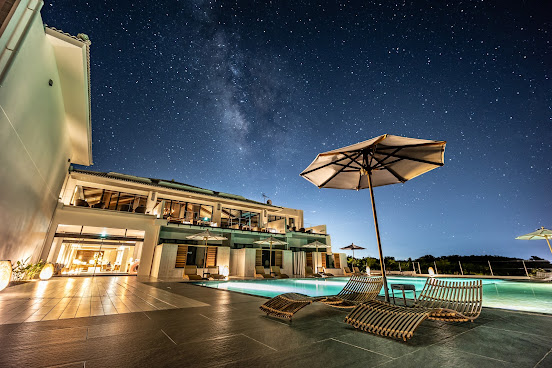 One Suite The Grand by null