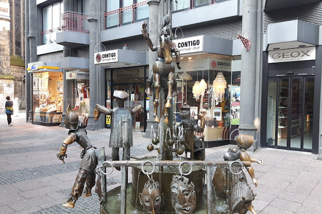 Puppenbrunnen, Aachen, Germany