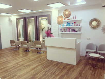 María Miralles Peluquería