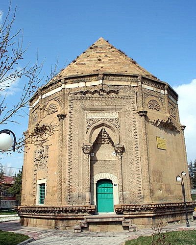 Photos of H&uuml;davent Hatun T&uuml;rbesi