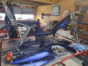 Photo n°5 de M.R.C à Saint-Germain-de-Salles (Atelier de réparation pour motos)