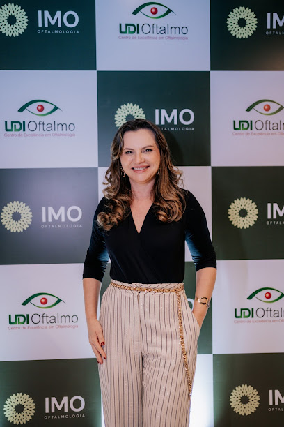 Dra.Cristiane Carvalho-Oftalmologista-Retina, Catarata e Cirurgia Refrativa
