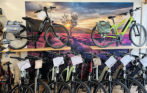 Photo n°18 de Breiz Cycles Dinard - concessionnaire Peugeot Motocycles à Dinard (Service de location de scooters)