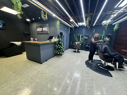 THE BLACK HOUSE Barber Shop