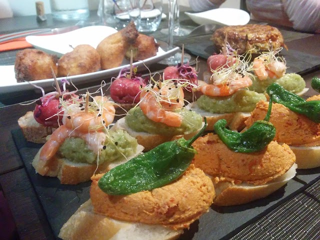 Tapas & Vinos