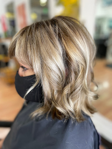 Amanda At Dritto Salon | Amanda4hairlove - Thumbnail