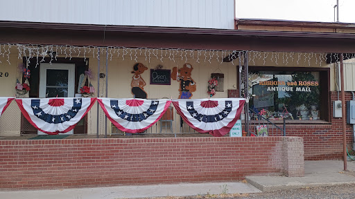 Ribbons & Roses Antique Mall - United States