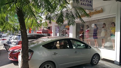 Photos of La reine Salon
