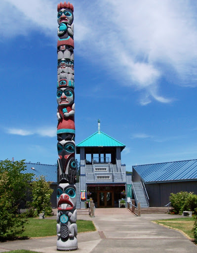 Umpqua Discovery Center Logo