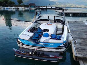 Photo n°7 de Fontaine Jean-Louis à Talloires-Montmin (Club de ski nautique)