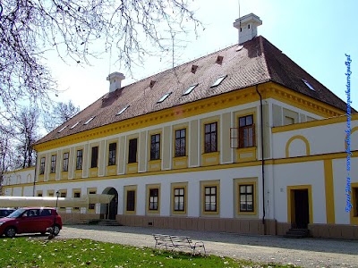 Photos of &Uacute;j-Eberg&eacute;nyi Kast&eacute;lysz&aacute;ll&oacute;