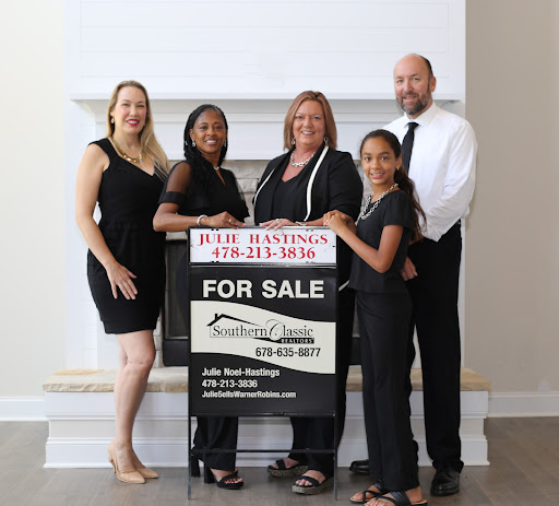 Julie Sells Warner Robins - Thumbnail